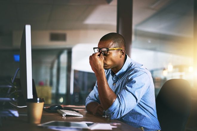 Los verdaderos efectos de trabajar muchas horas al día para tu salud