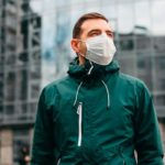 Coronavirus: cómo lidiar con el «maskné», el acné por el uso de la mascarilla