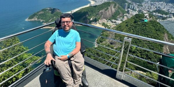 Viajar sin barreras: la experiencia de Cory Lee para personas con discapacidad